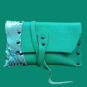 ΔΕΡΜΑΤΙΝΗ ΚΑΠΝΟΘΗΚΗ