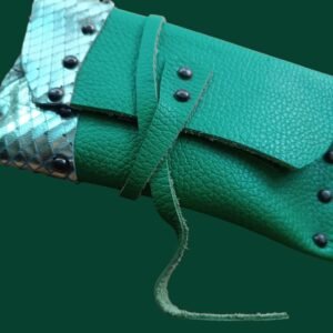 Alternative view of ΔΕΡΜΑΤΙΝΗ ΚΑΠΝΟΘΗΚΗ