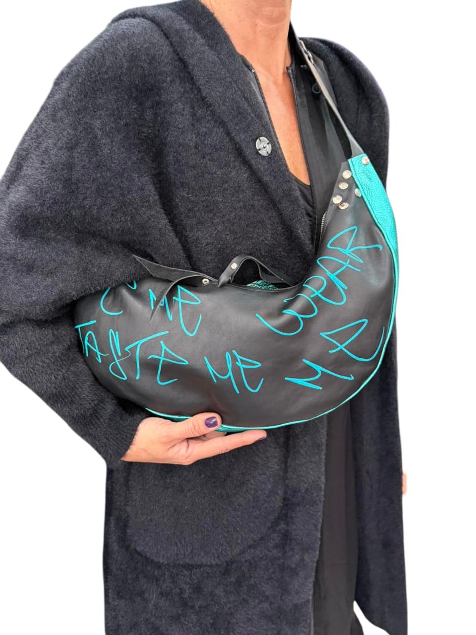 ΔΕΡΜΑΤΙΝΗ ΤΣΑΝΤΑ CROISSANT (ΦΤΙΑΧΤΗΚΕ ΣΕ ΣΥΝΕΡΓΑΣΙΑ ΓΙΑ ΤΟ ATHENS FASHION WEEK2025) - Image 2